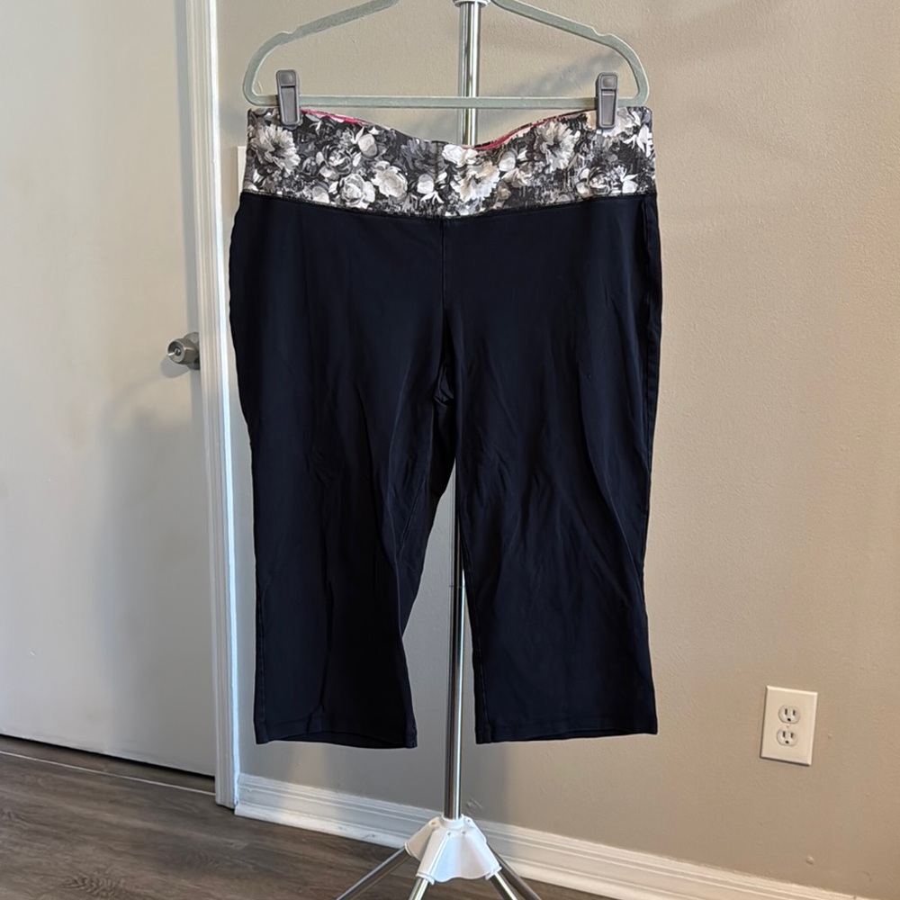 Livi Active Black and White Capri Leggings